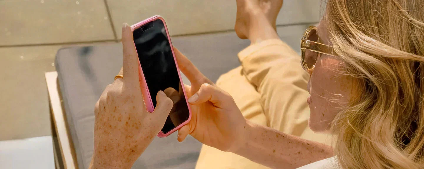How to Get Air Bubbles Out of a Screen Protector - OtterBox How to Get Air Bubbles Out of a Screen Protector - OtterBox