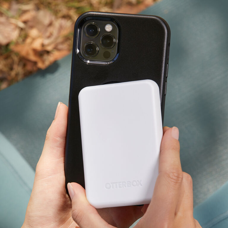 Power pack attaching to OtterGrip | OtterBox